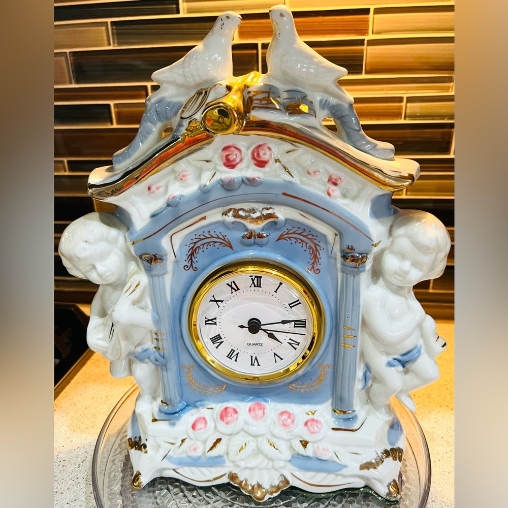 Vintage Porcelain Victorian French Style Mantle Quartz Clock battery operated